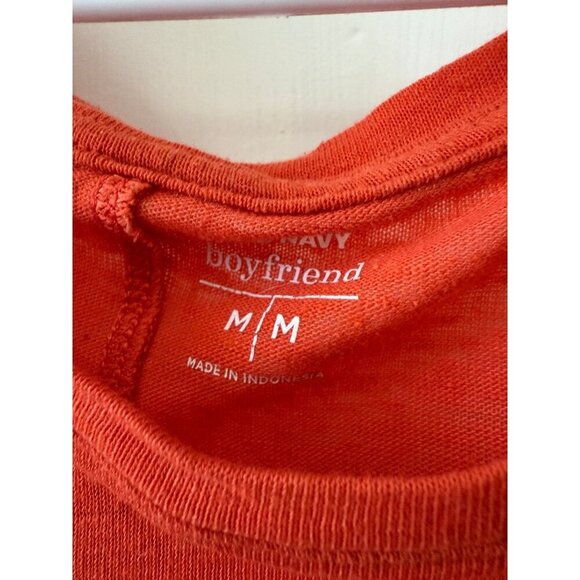 Old Navy boyfriend women’s size medium pocket T-shirt - Picture 4 of 6